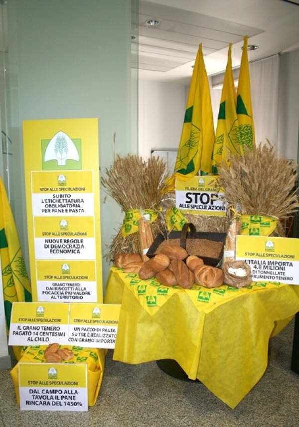 Pane gratis ad Alessandria e Torino contro il crollo del prezzo del grano