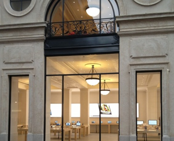 Svaligiato da ignoti l’Apple Store di Torino: è il più grande d’Italia