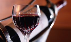 Il Vino rosso è come l’amore fa bene al cuore: Un Bicchiere Di Vino Prima Di Andare A dormire