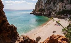 Cinque paradisi naturali poco conosciuti in Italia: Spiagge non contaminate dal turismo