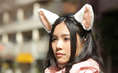 Giapponesi sempre più simili ai gatti. Indossano orecchie a controllo neuronale per drizzarle o rilassarle come Felix