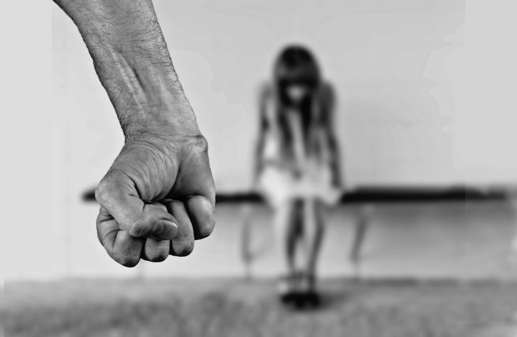 violenza donne stalking