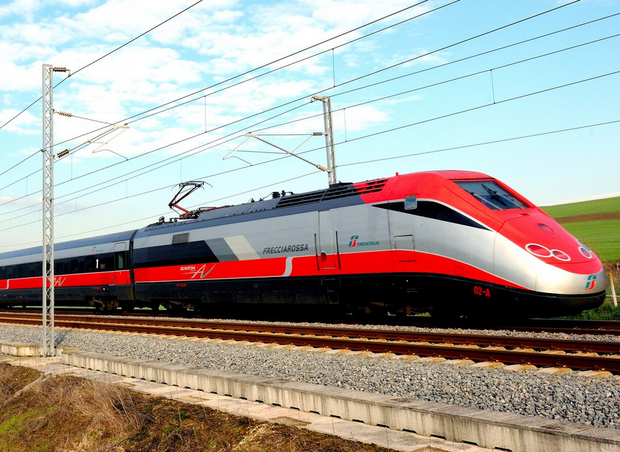 Trenitalia risponde ai pendolari: non aumenteremo i treni fra Torino e Milano