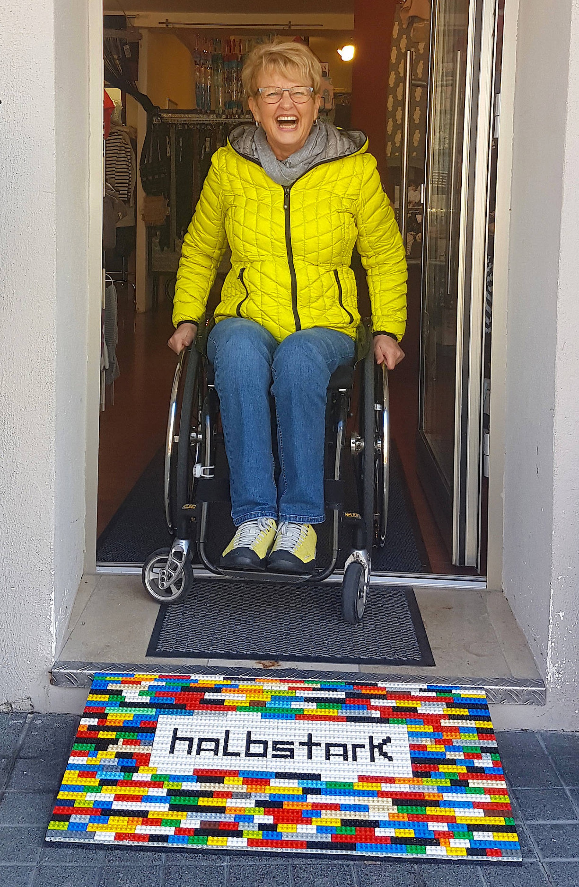 La signora tedesca che realizza rampe per disabili con il Lego